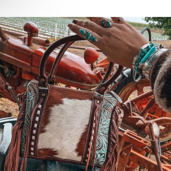 Haute Southern Hyde Fringe Cowhide Crossbody Concealed Carry Purse - Picture 2 of 10